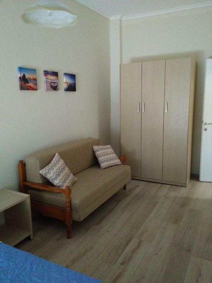 Zefi'S Apartment Néa Péramos 外观 照片